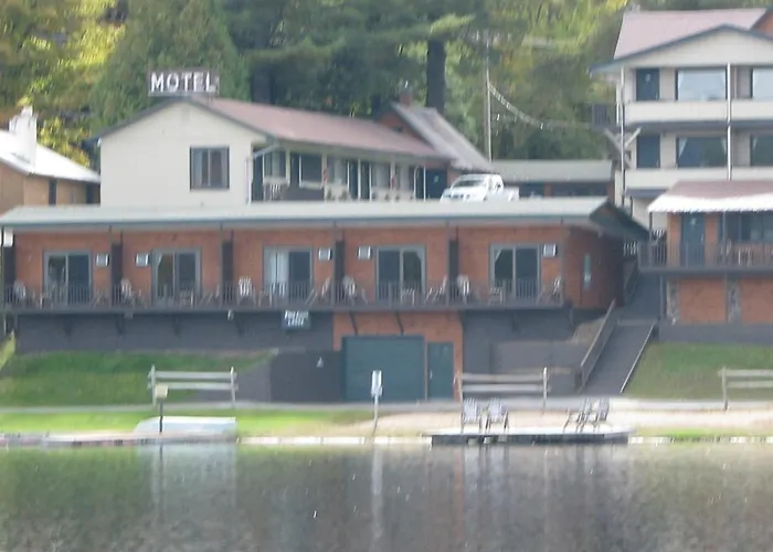 Pine Knoll Hotel Lakeside Lodge & Cabin