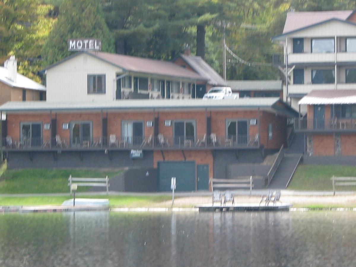 Motel Pine Knoll Hotel Lakeside Lodge & Cabin