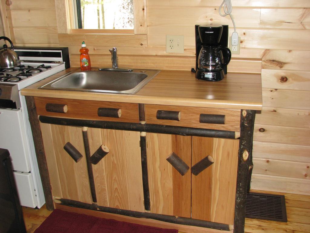 Pine Knoll Lakeside & 3*
