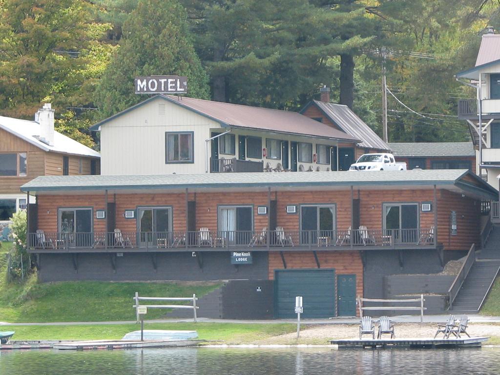 Pine Knoll Lakeside & Motel
