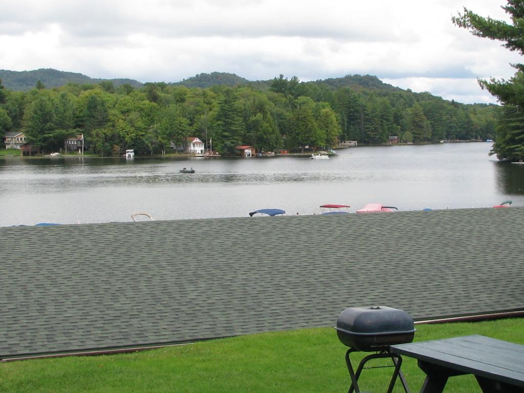 Pine Knoll Lakeside & Motel