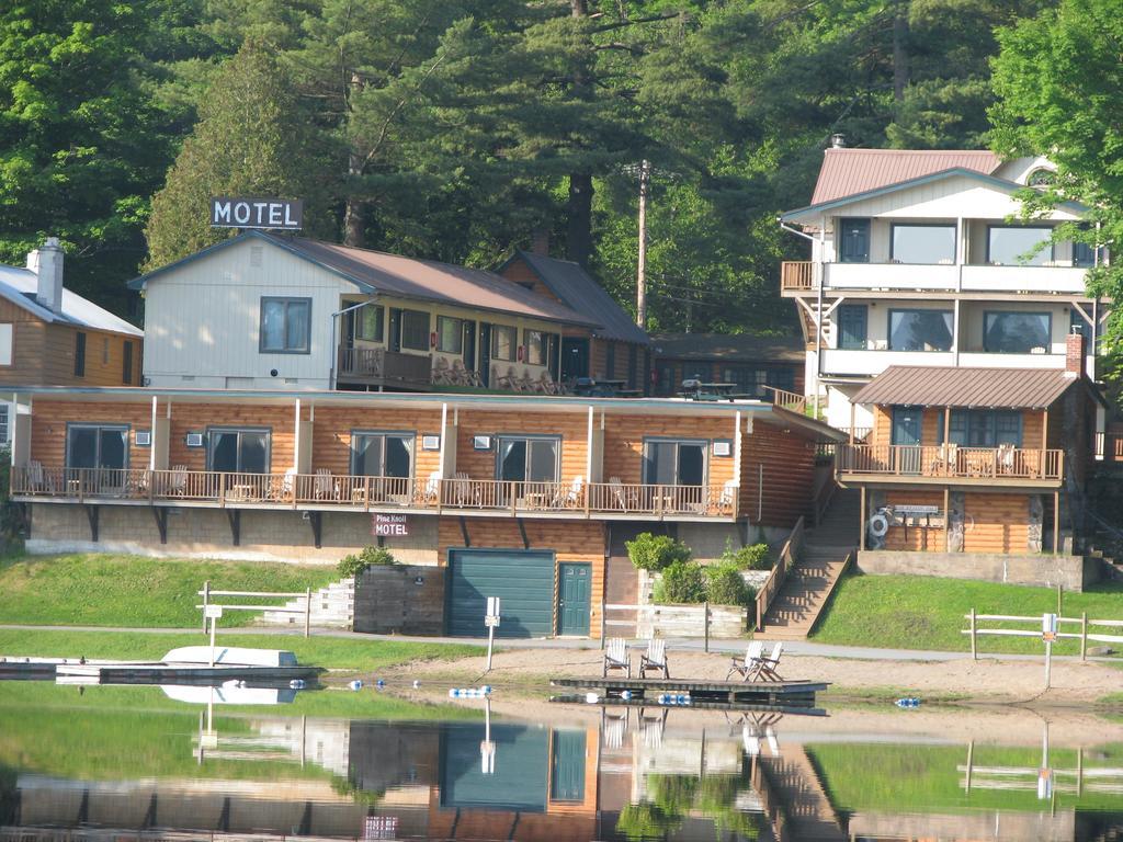 Pine Knoll Lakeside & Motel